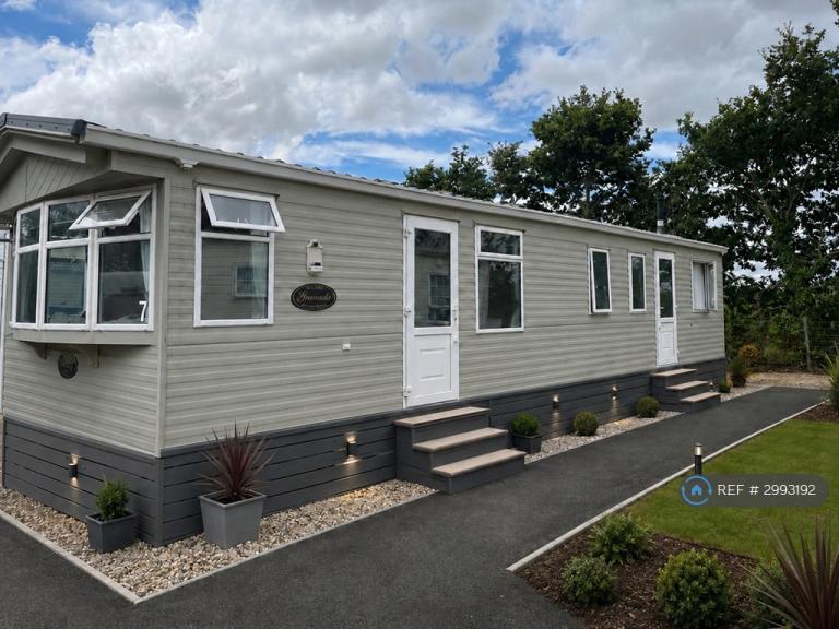 House Pinstone Way in Denham