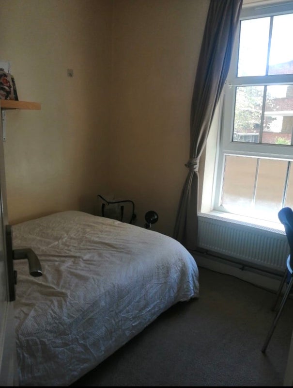 Room Queen's Crescent in Greater London