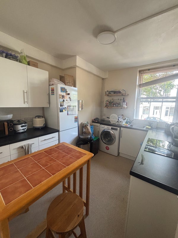 Room Queen's Crescent in Greater London