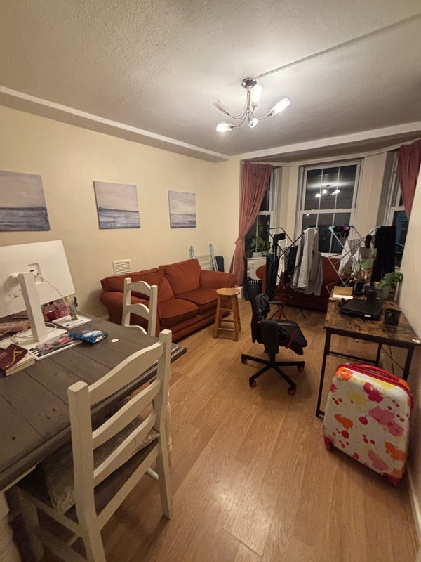 Room Queen's Crescent in Greater London