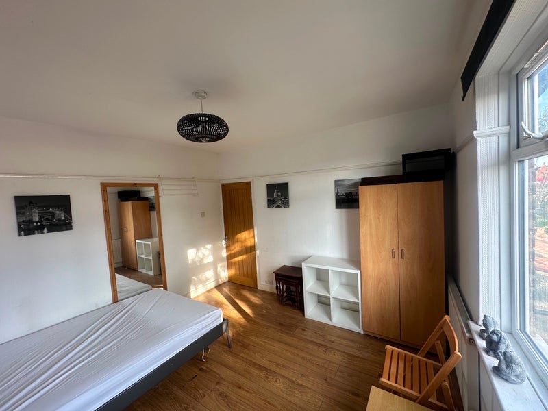 Room Flempton Road in Greater London