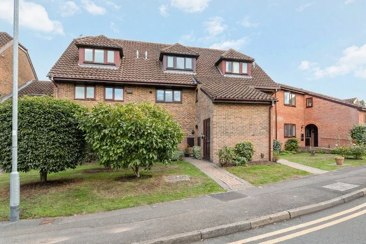 Flat Wiltshire Drive in Wokingham