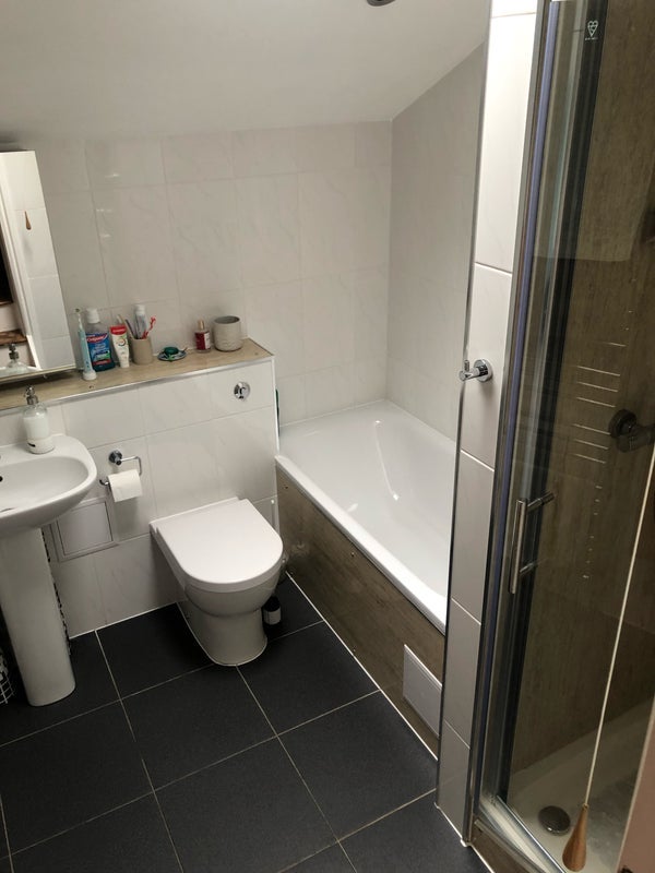 Room Bounds Green Road in Greater London