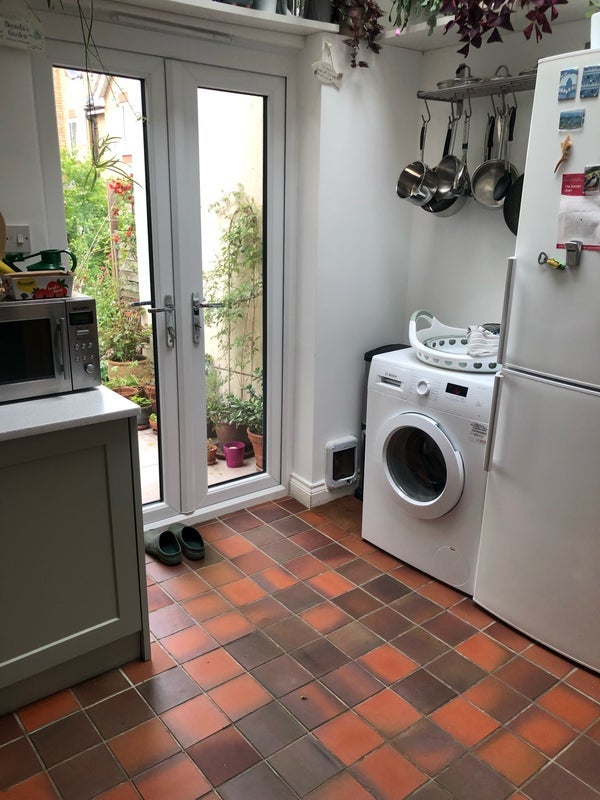Room Bounds Green Road in Greater London