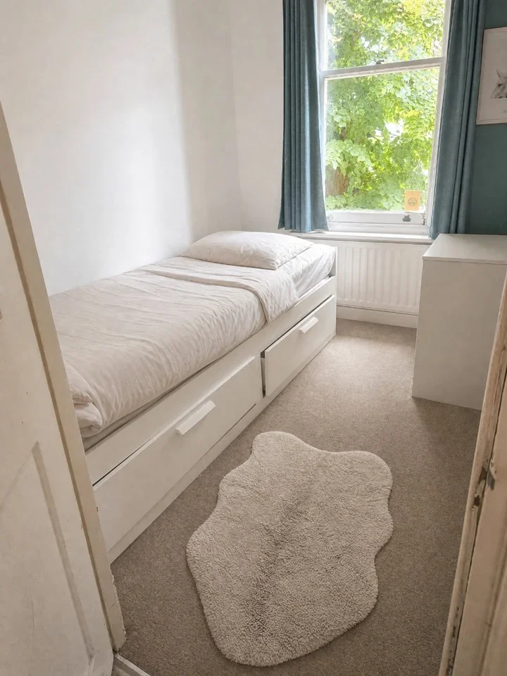 Room Brouncker Road in Greater London
