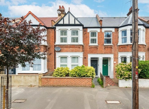 Flat Brickfield Close in London