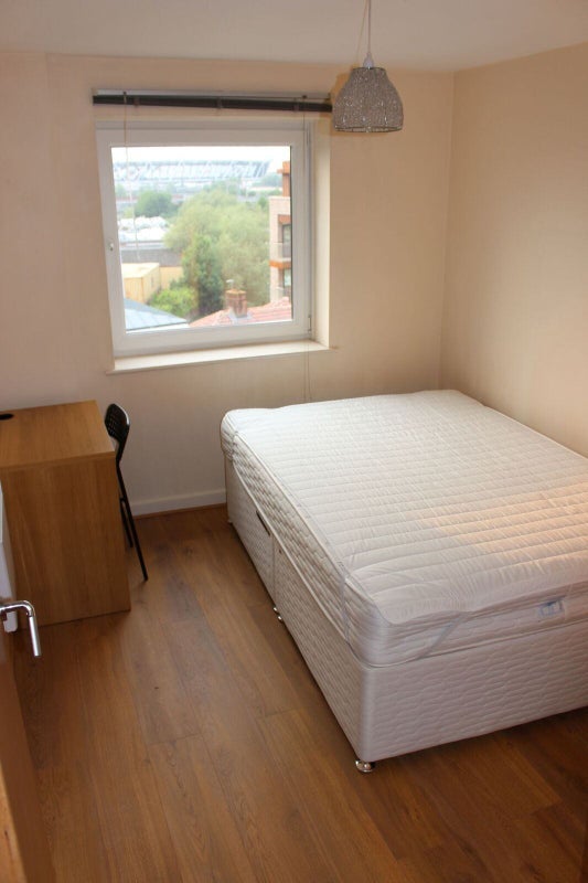 Room High Street in Greater London