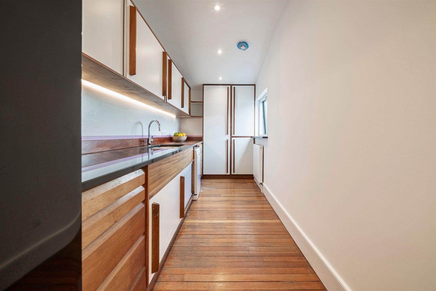Flat Cornwall Crescent in Greater London