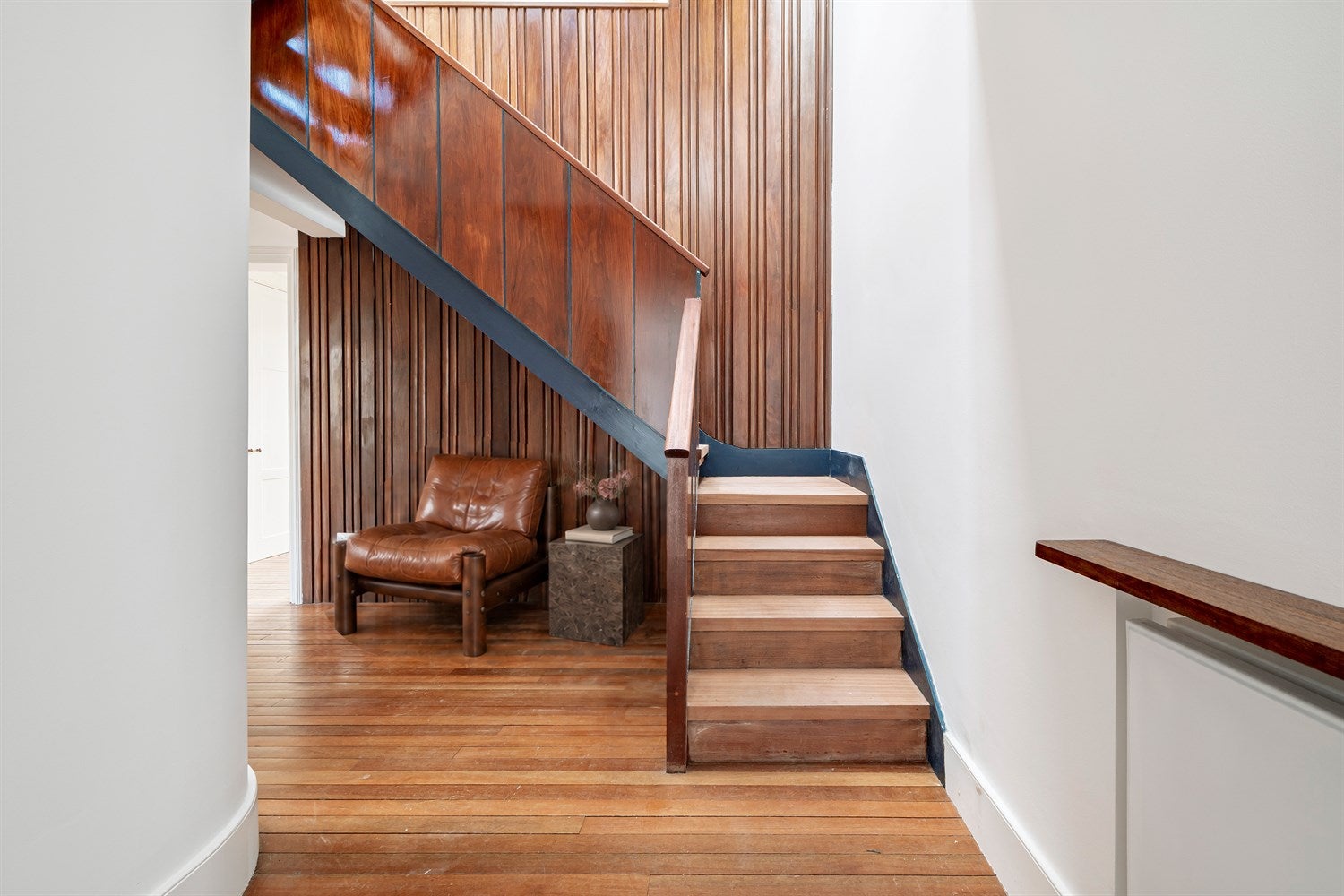 Flat Cornwall Crescent in Greater London