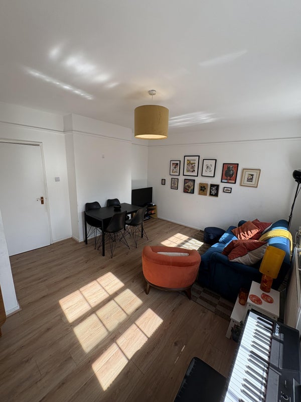 Room College Lane in Greater London