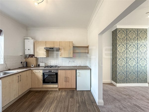 Flat Apex Parade in Greater London