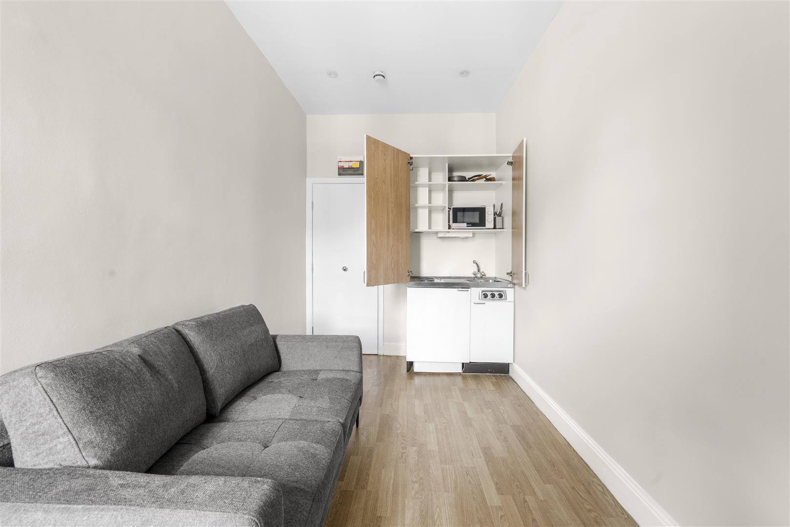 Flat Southwell Gardens in Greater London