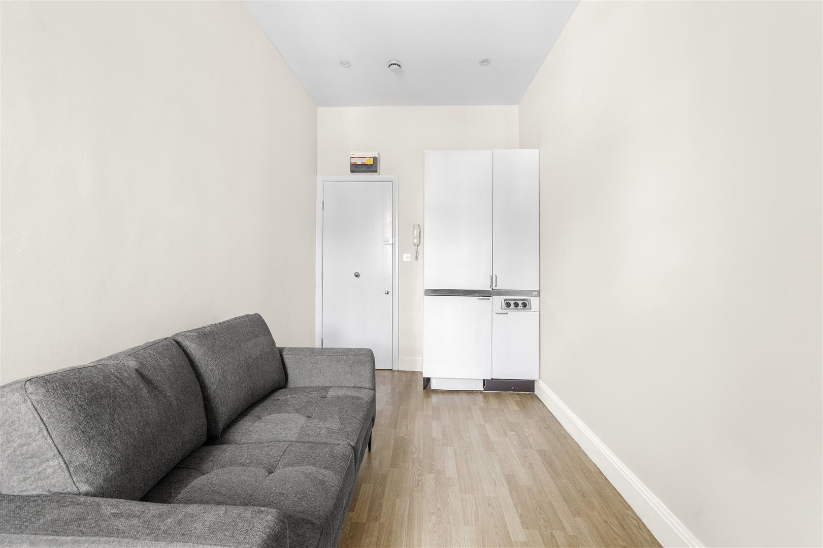 Flat Southwell Gardens in Greater London