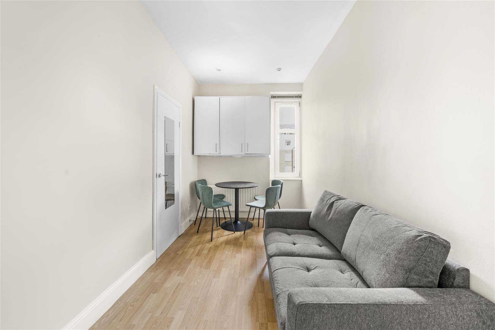 Flat Southwell Gardens in Greater London
