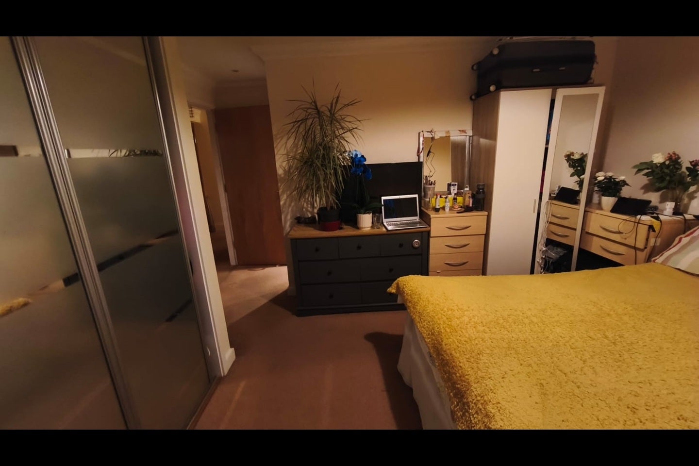 Flat Grovelands Road in Greater London