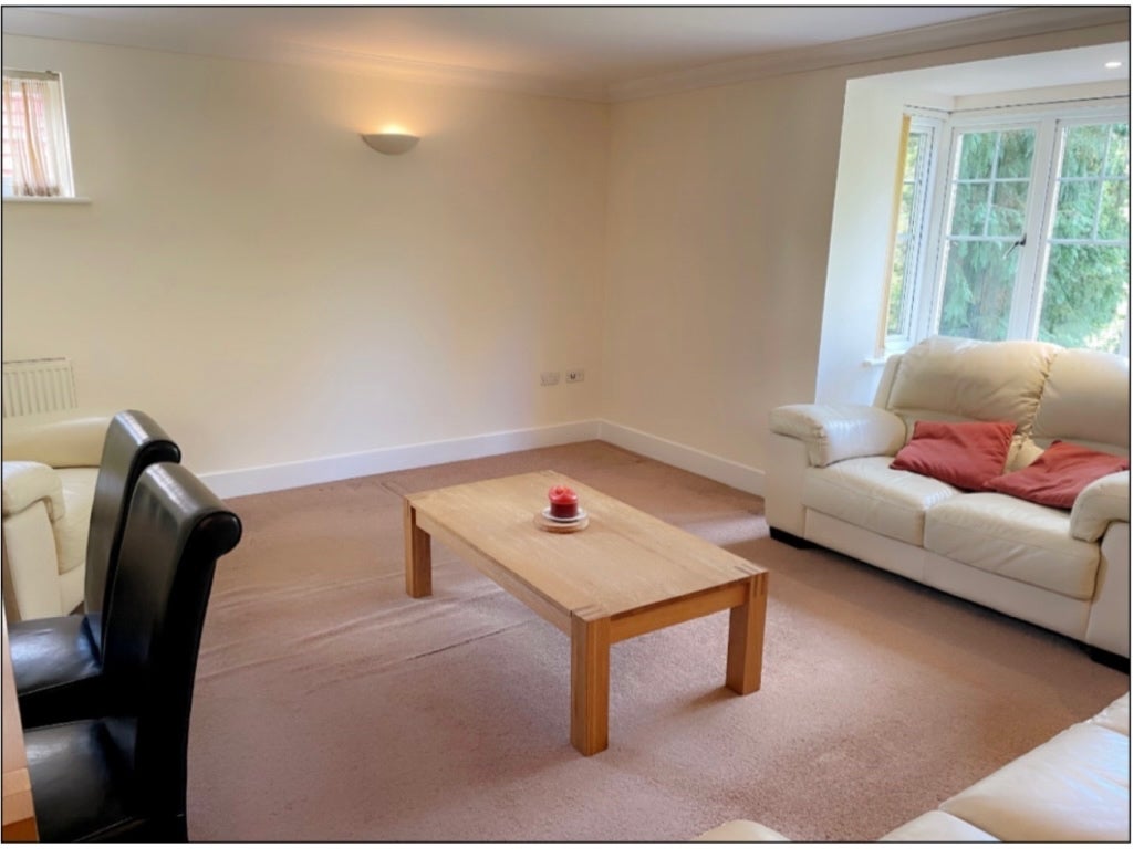 Flat Grovelands Road in Greater London
