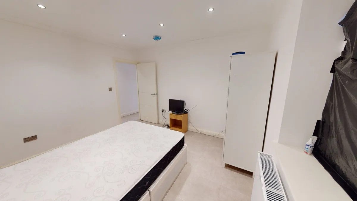 Flat East Street in Epsom and Ewell