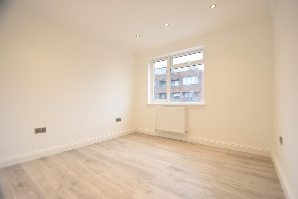Flat East Street in Epsom and Ewell