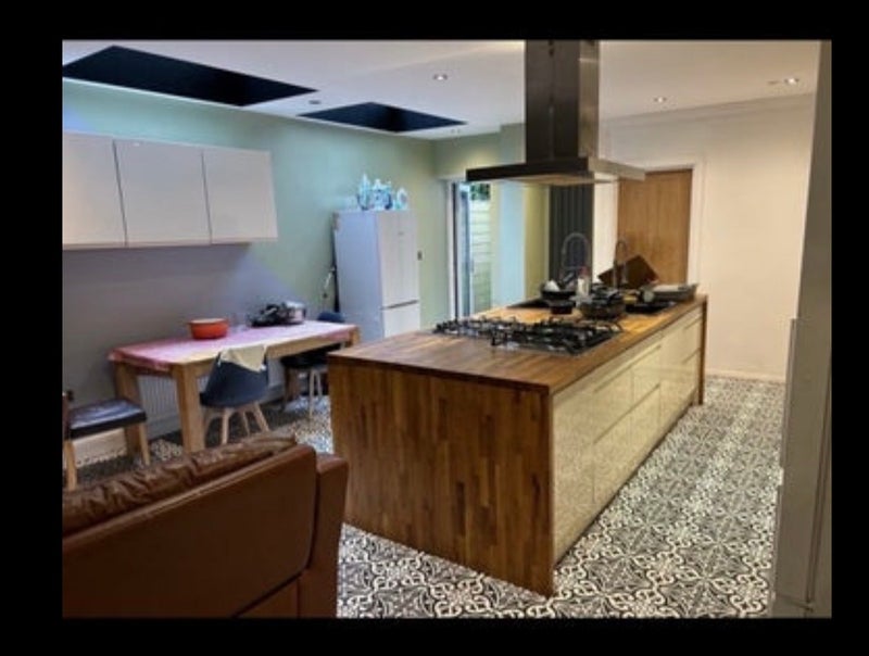 Room Rosemont Avenue in Greater London