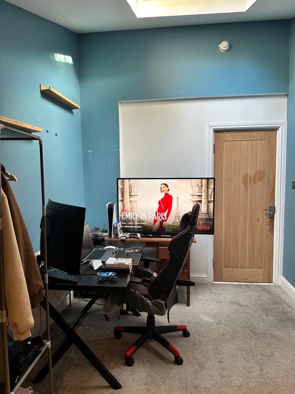 Room Rosemont Avenue in Greater London