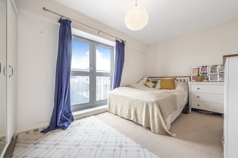 Room St James's Road in Greater London