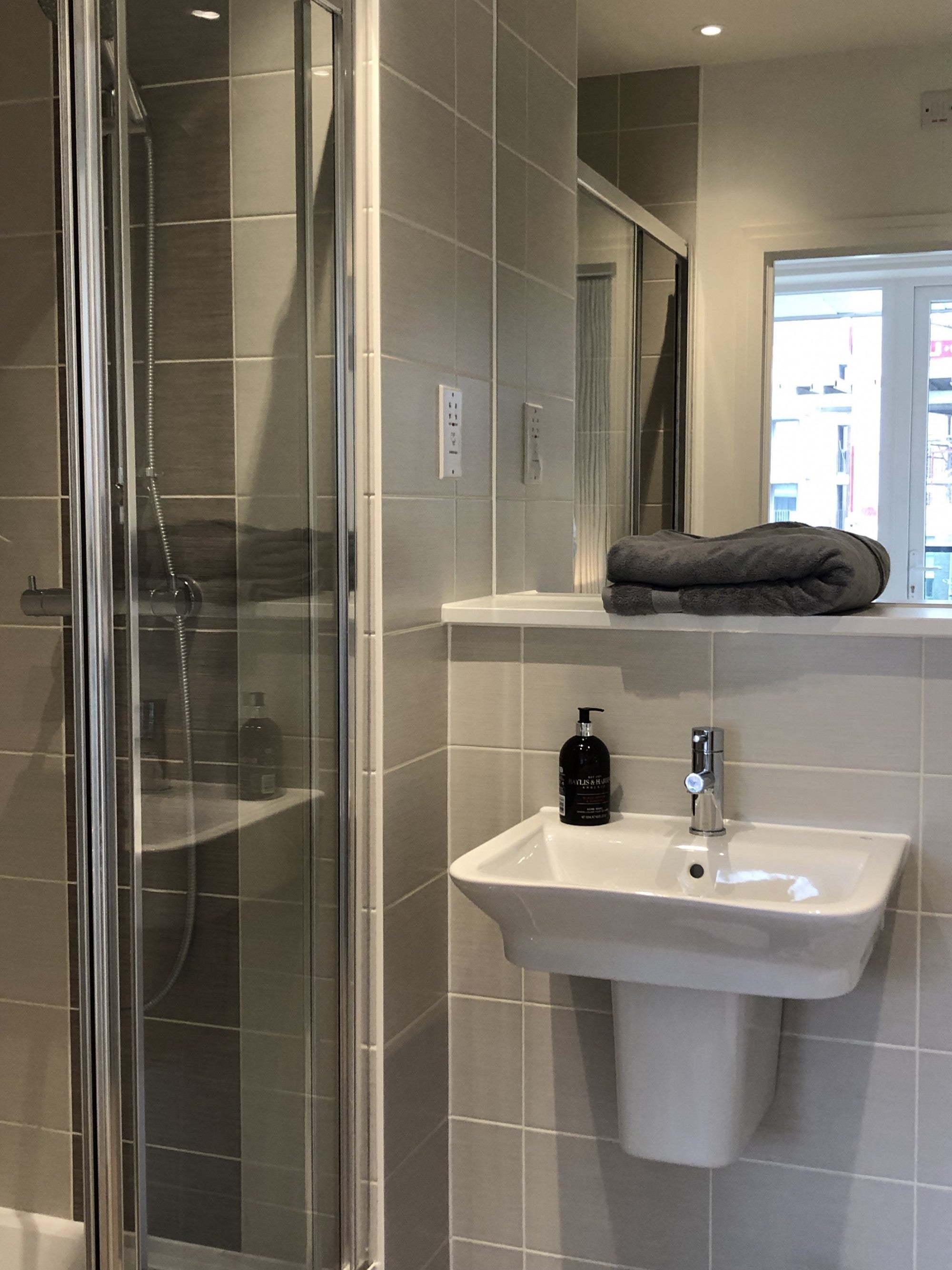 Flat Blyth Road in Greater London