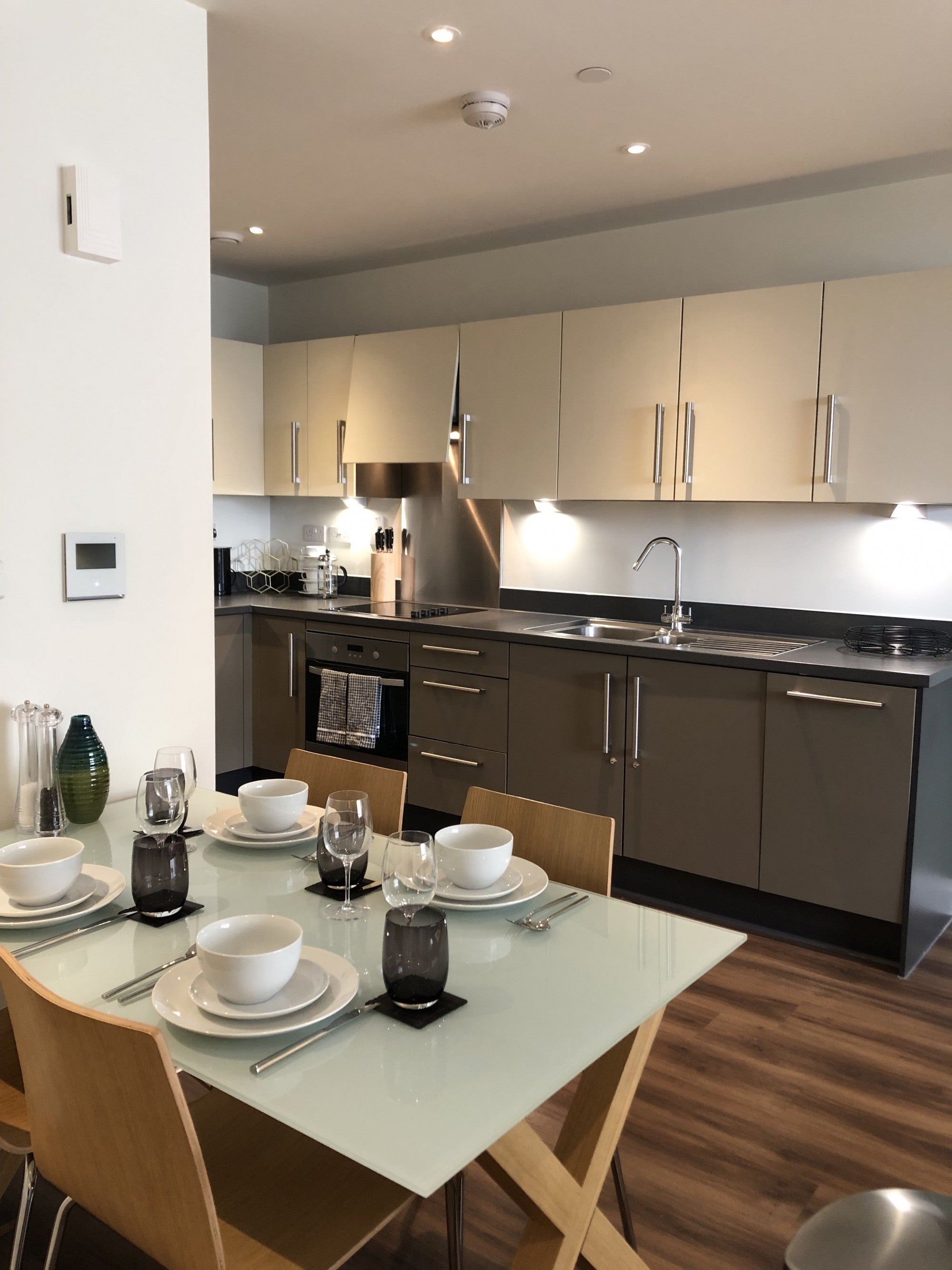 Flat Blyth Road in Greater London