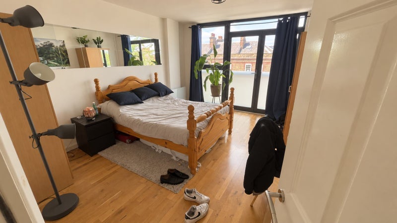 Room Trafalgar Road in Greater London