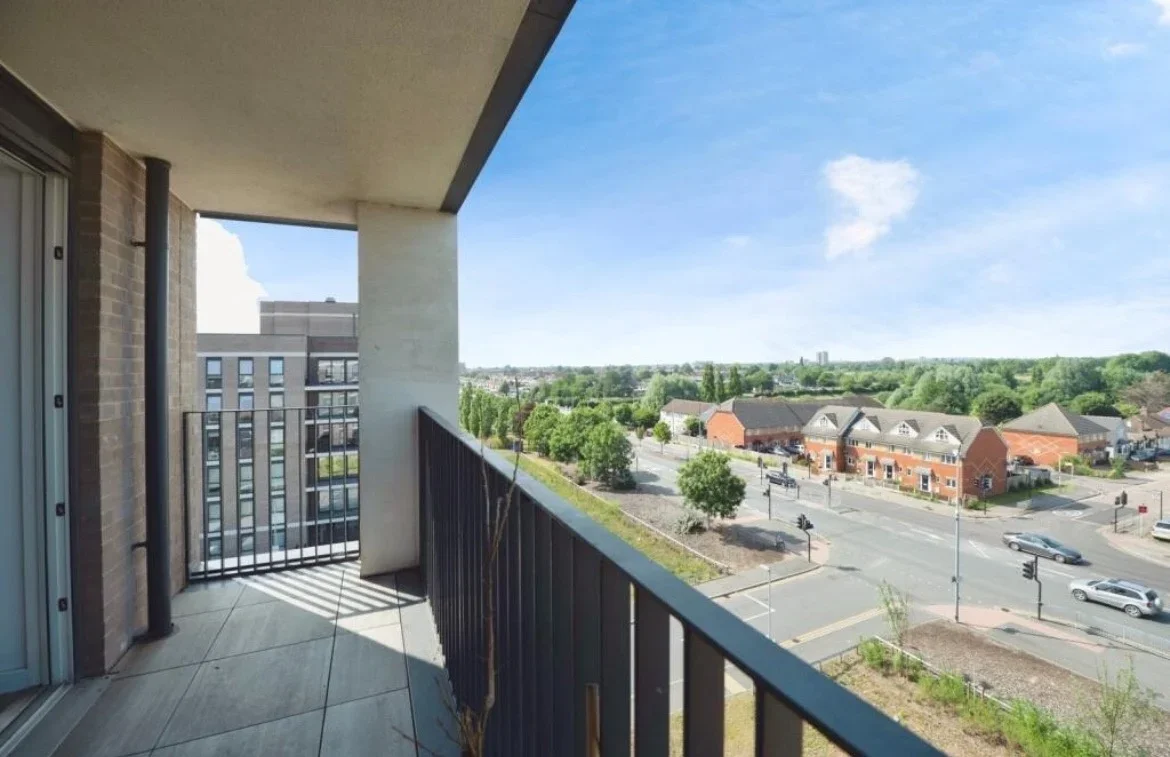 Flat Fairmont Road in Greater London