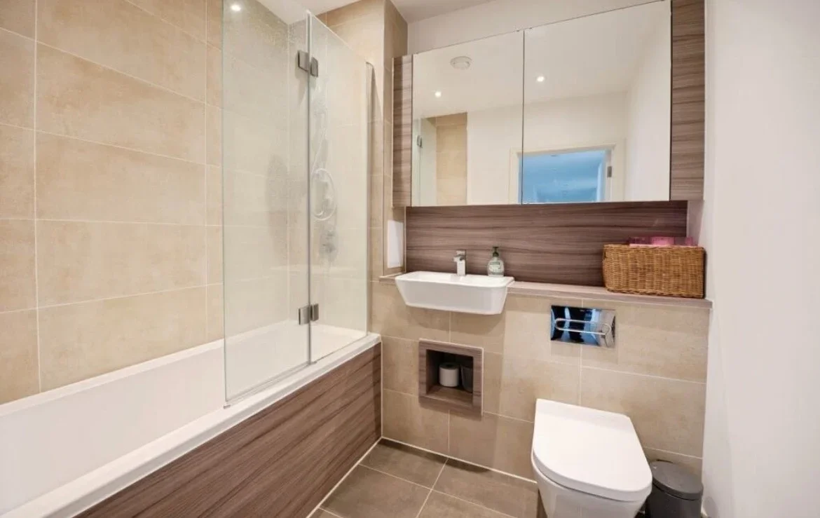 Flat Fairmont Road in Greater London