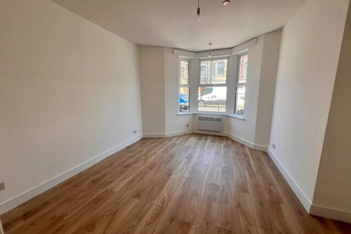 Flat Machen Place in Cardiff