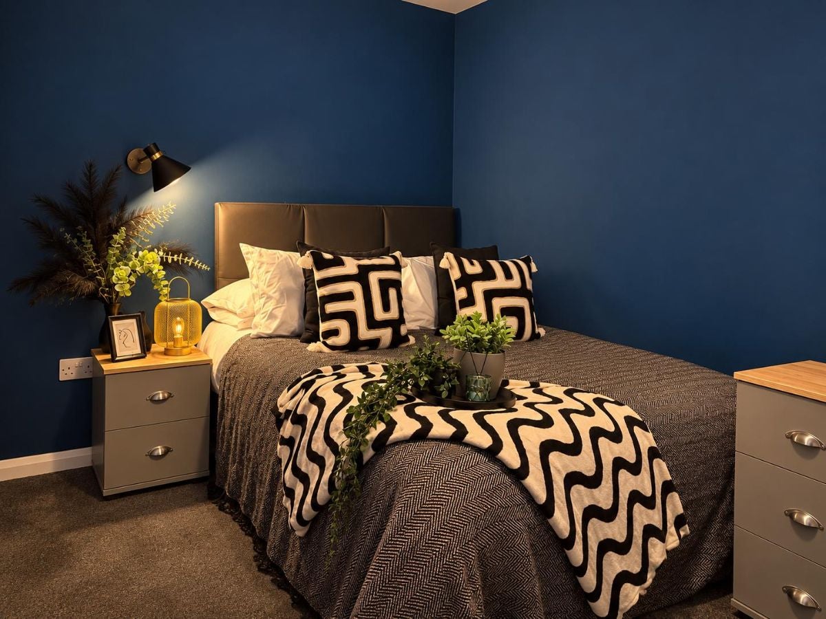 Room Denby Dale Road in Wakefield
