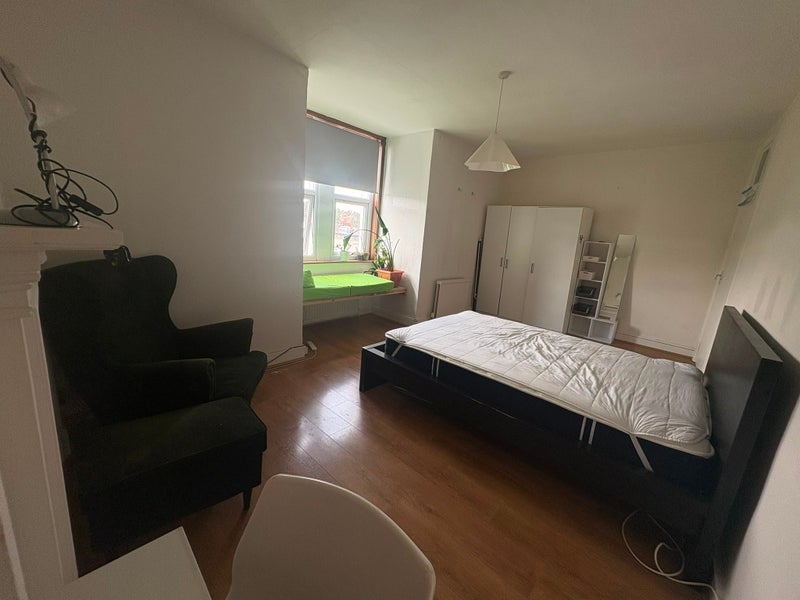 Room Green Lanes in Greater London