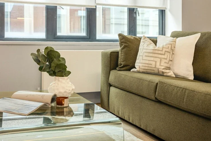 Flat Lower Thames Street in City of London