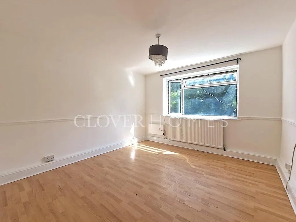 Flat Upper Clapton Road in Greater London