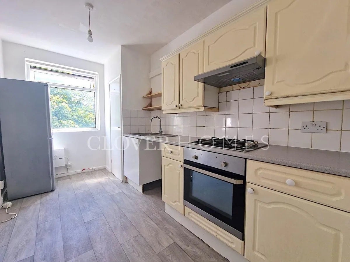 Flat Upper Clapton Road in Greater London