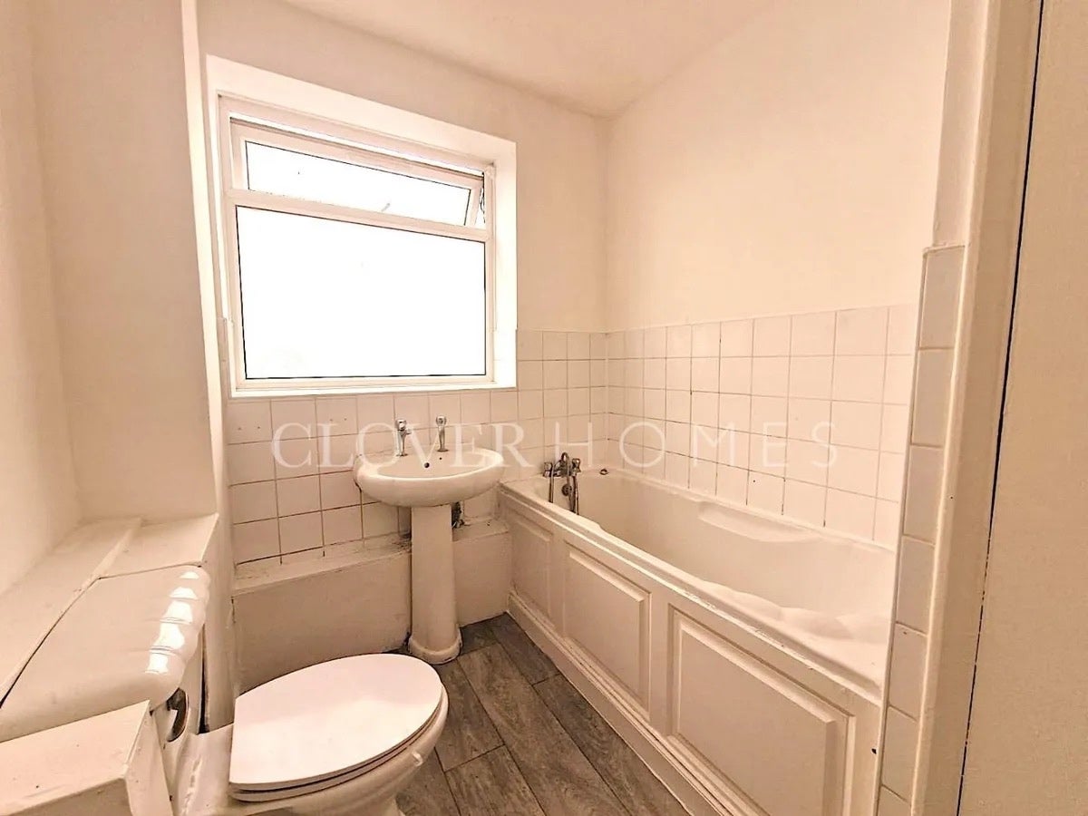 Flat Upper Clapton Road in Greater London