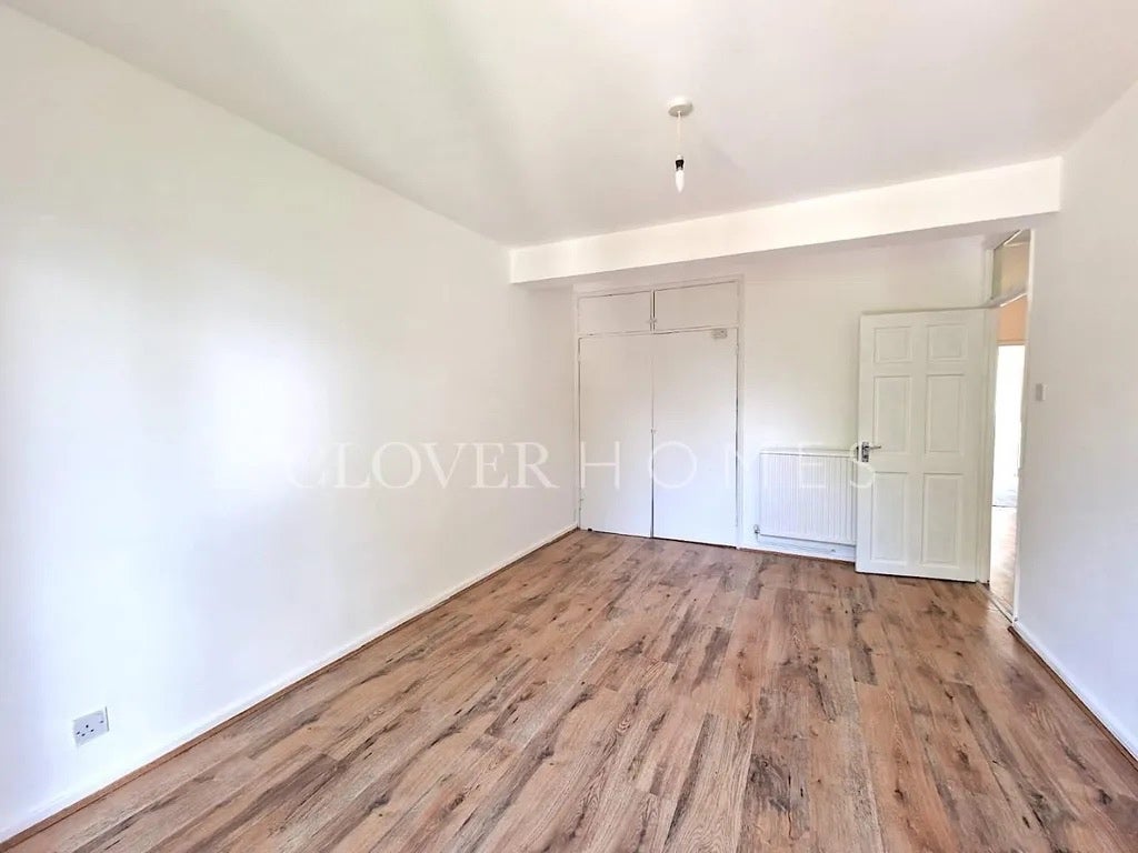Flat Upper Clapton Road in Greater London