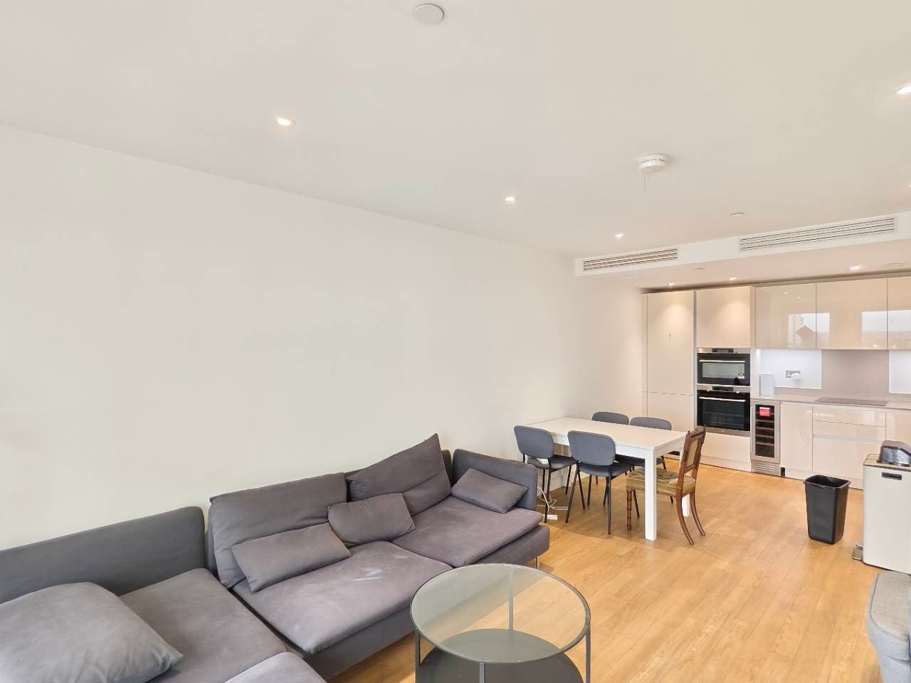 Flat Wandsworth Road in Greater London