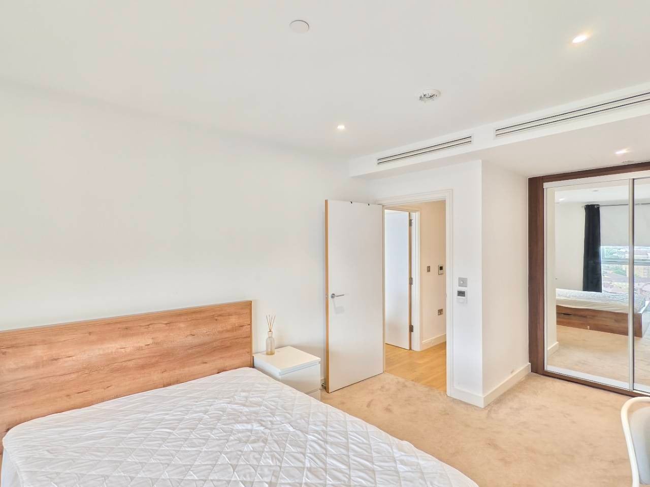 Flat Wandsworth Road in Greater London