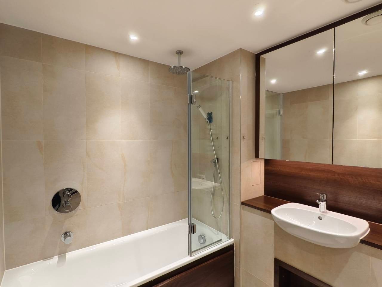 Flat Wandsworth Road in Greater London