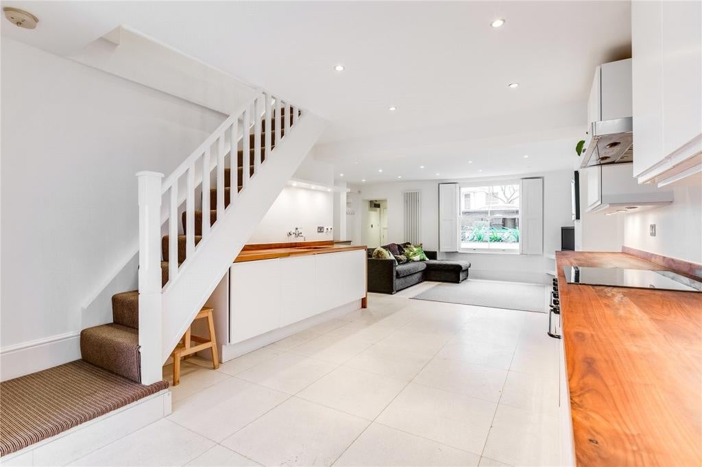 Flat Elizabeth Avenue in Greater London