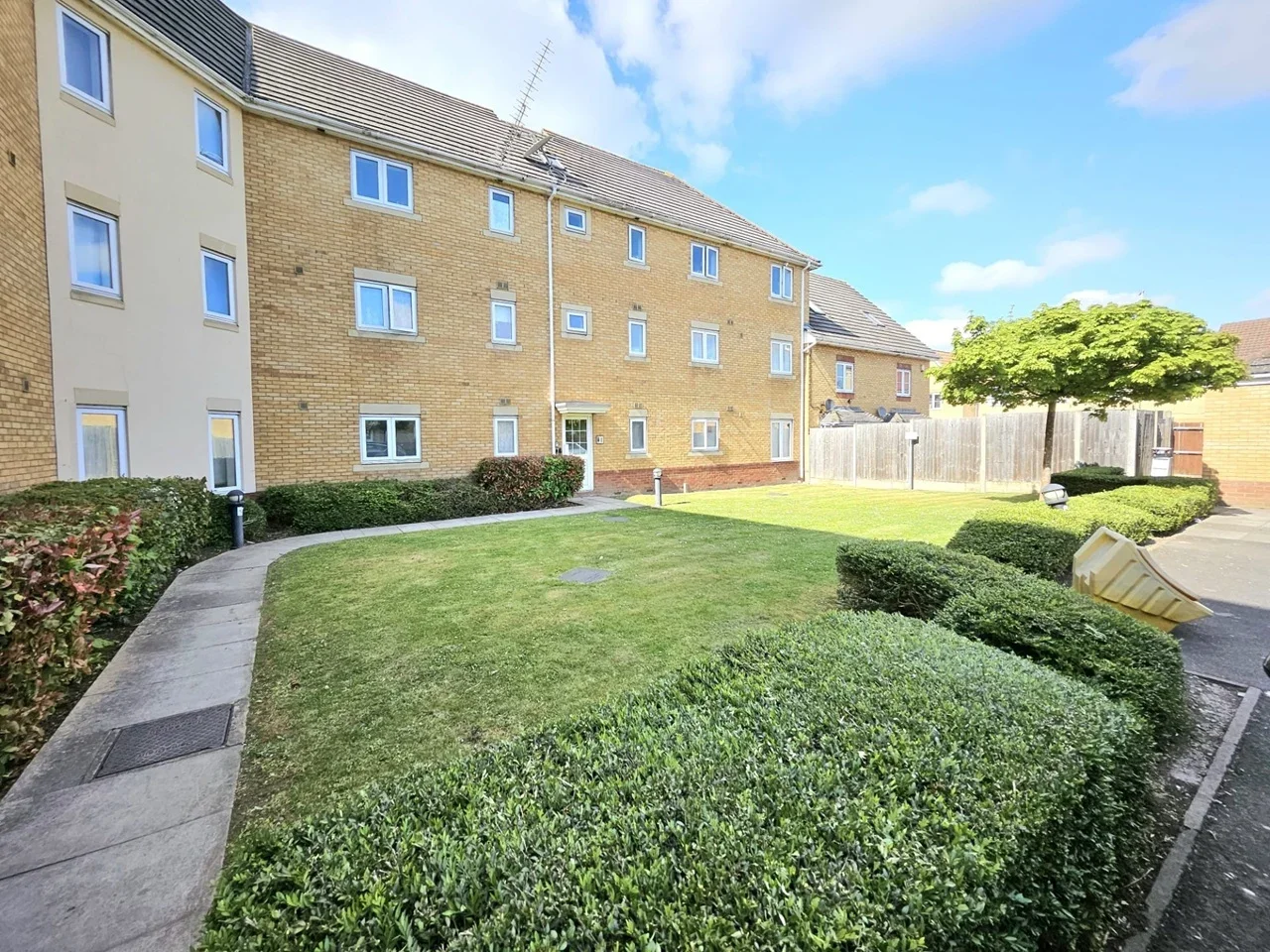 Flat Morgan Close in Luton