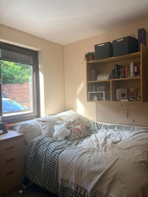 Room West Bryson Road in City of Edinburgh