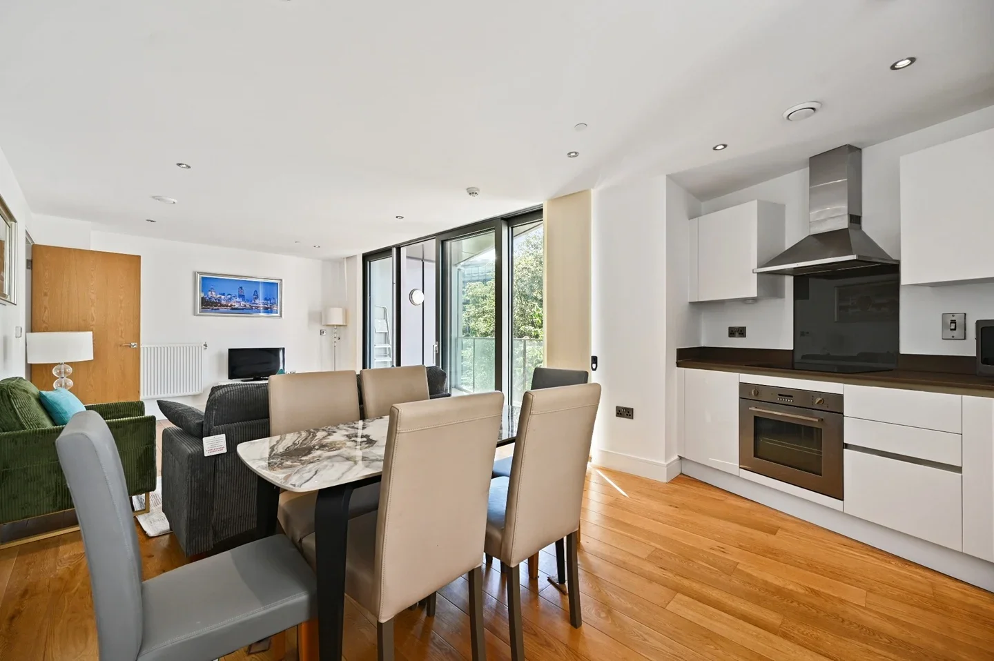 Flat Uxbridge Road in Greater London