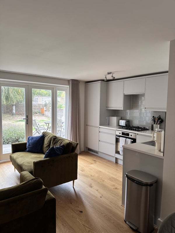 Flat Hugon Road in Greater London