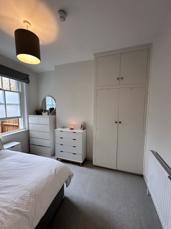 Flat Hugon Road in Greater London