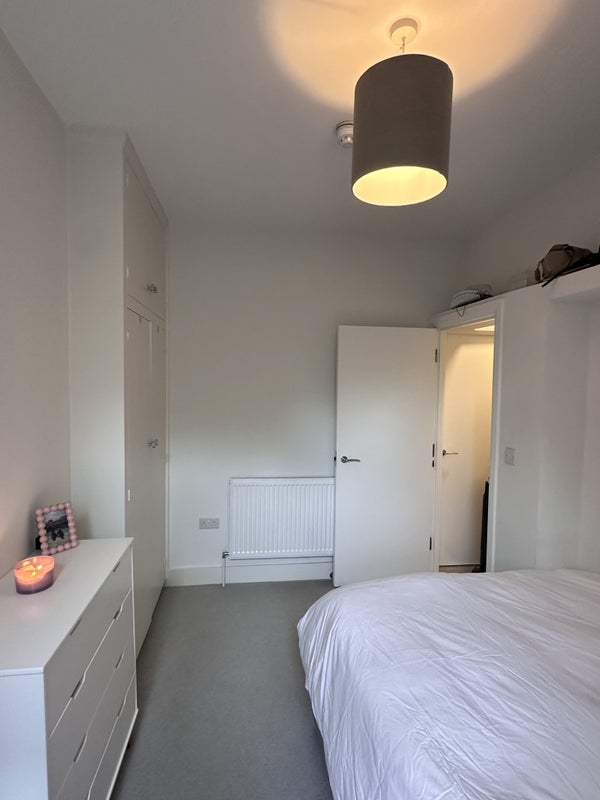 Flat Hugon Road in Greater London