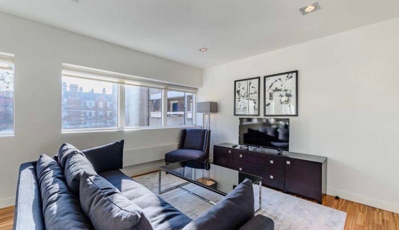 Room Fulham Road in Greater London