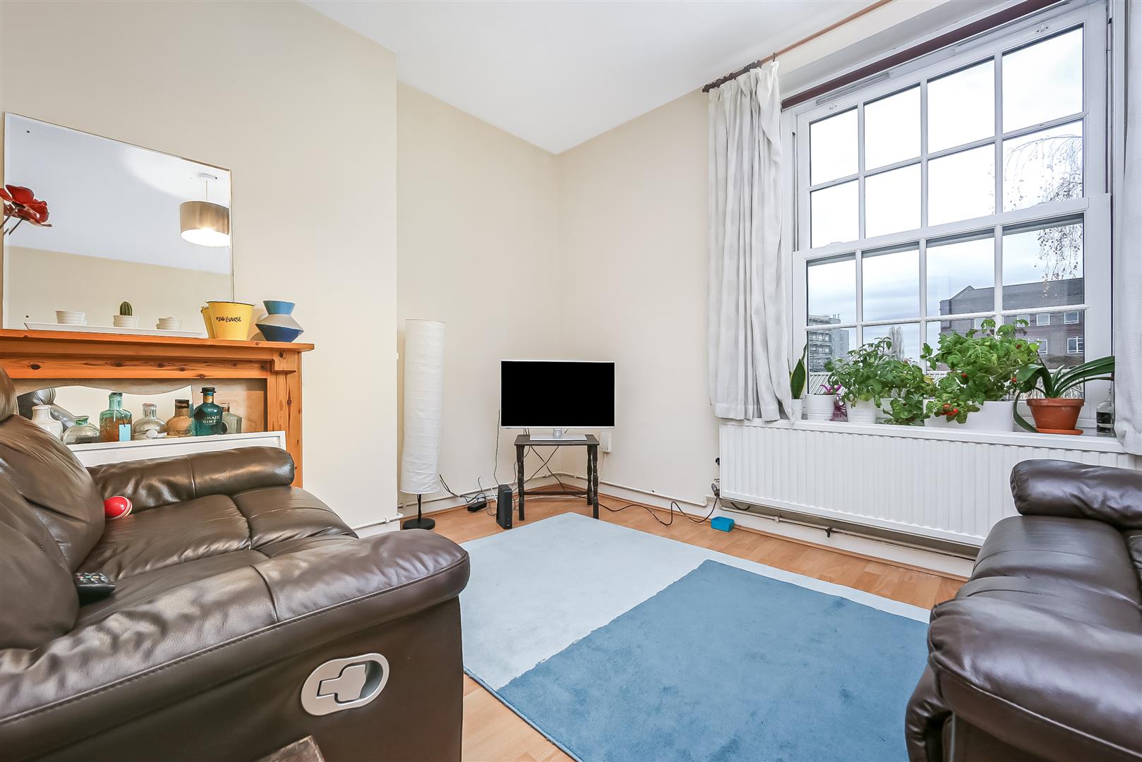 Flat Whitgift Street in Greater London